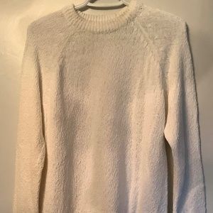 👍👍EUC Ladies White Sweater👍👍👍